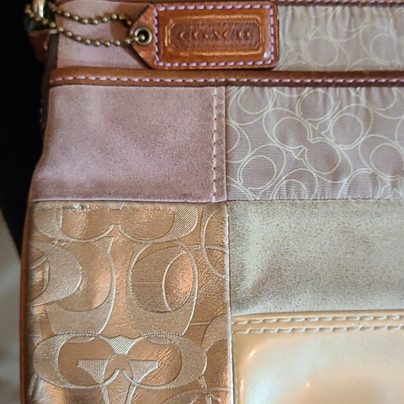 Signature Coach crossbody - Picture 4 of 8